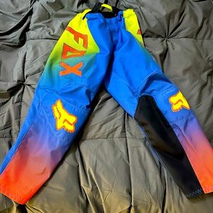 Fox racing 180 youth dirt bike racing pants size 5 but my child wore them at 4!